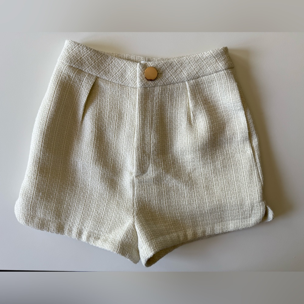 San Belle Textured Cream High-Waisted Tweed Shorts – Size 4